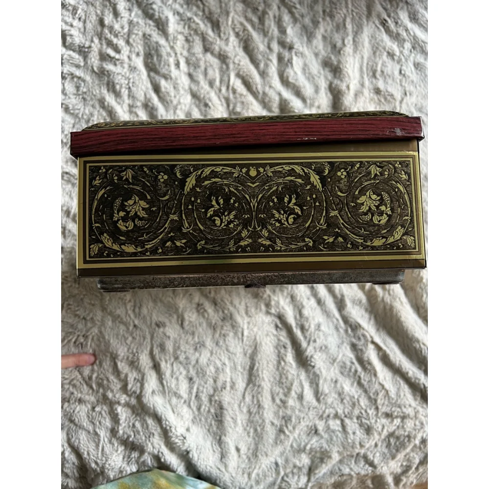 Vintage E. Otto Schmidt Decorative Tin Box with Hinged Lid Made in Germany - Picture 11 of 16